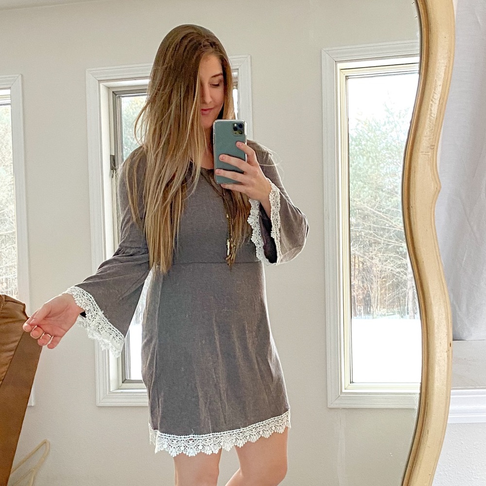 🥳 3 for 20$ Bell Sleeve Dress with Lace Trim
